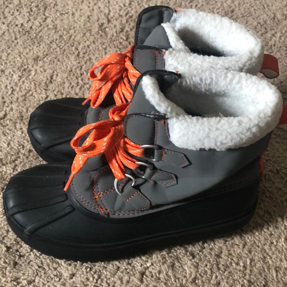 Little boys snow boots size 3